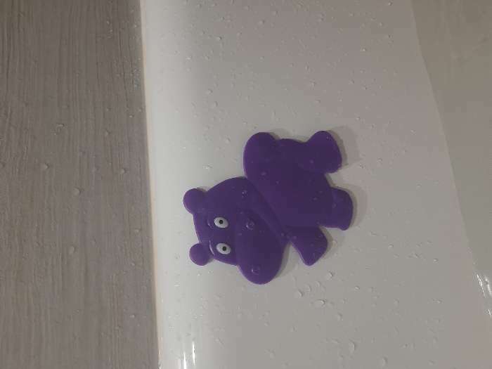 Фотография покупателя товара Мини-коврик для ванны Доляна «Бегемотик», 12×13 см, цвет фиолетовый - Фото 2