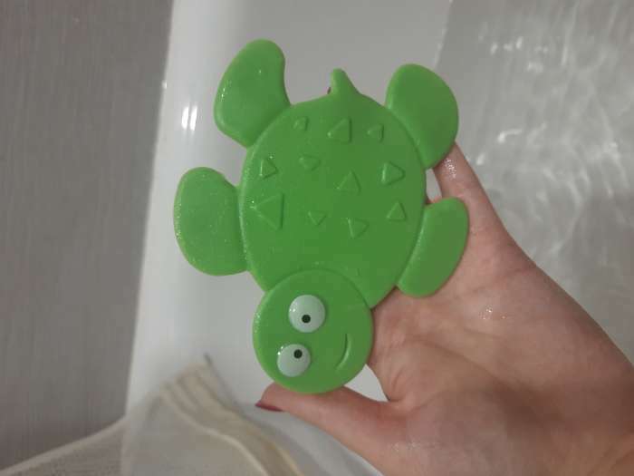 Фотография покупателя товара Мини-коврик для ванны Доляна «Черепашка», 11×13,5 см, цвет зелёный - Фото 3
