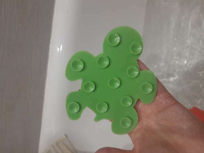 Фотография покупателя товара Мини-коврик для ванны Доляна «Черепашка», 11×13,5 см, цвет зелёный - Фото 2