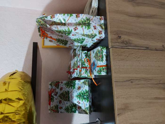 Фотография покупателя товара Бумага упаковочная глянцевая «Хоровод ёлок», 70 × 100 см - Фото 1