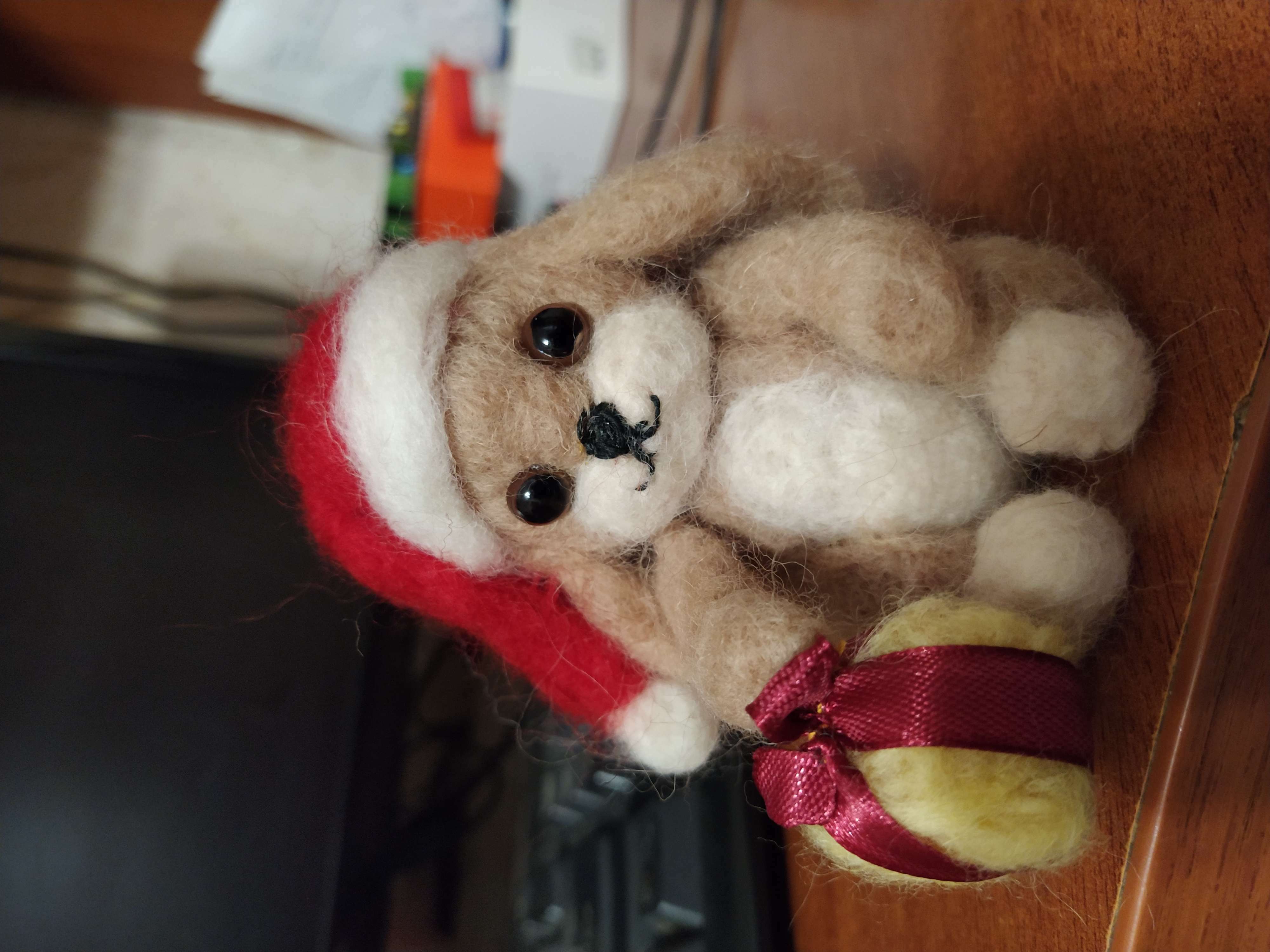 Фотография покупателя товара Новогодняя игрушка из шерсти «Новый год! Кролик с подарком» - Фото 2