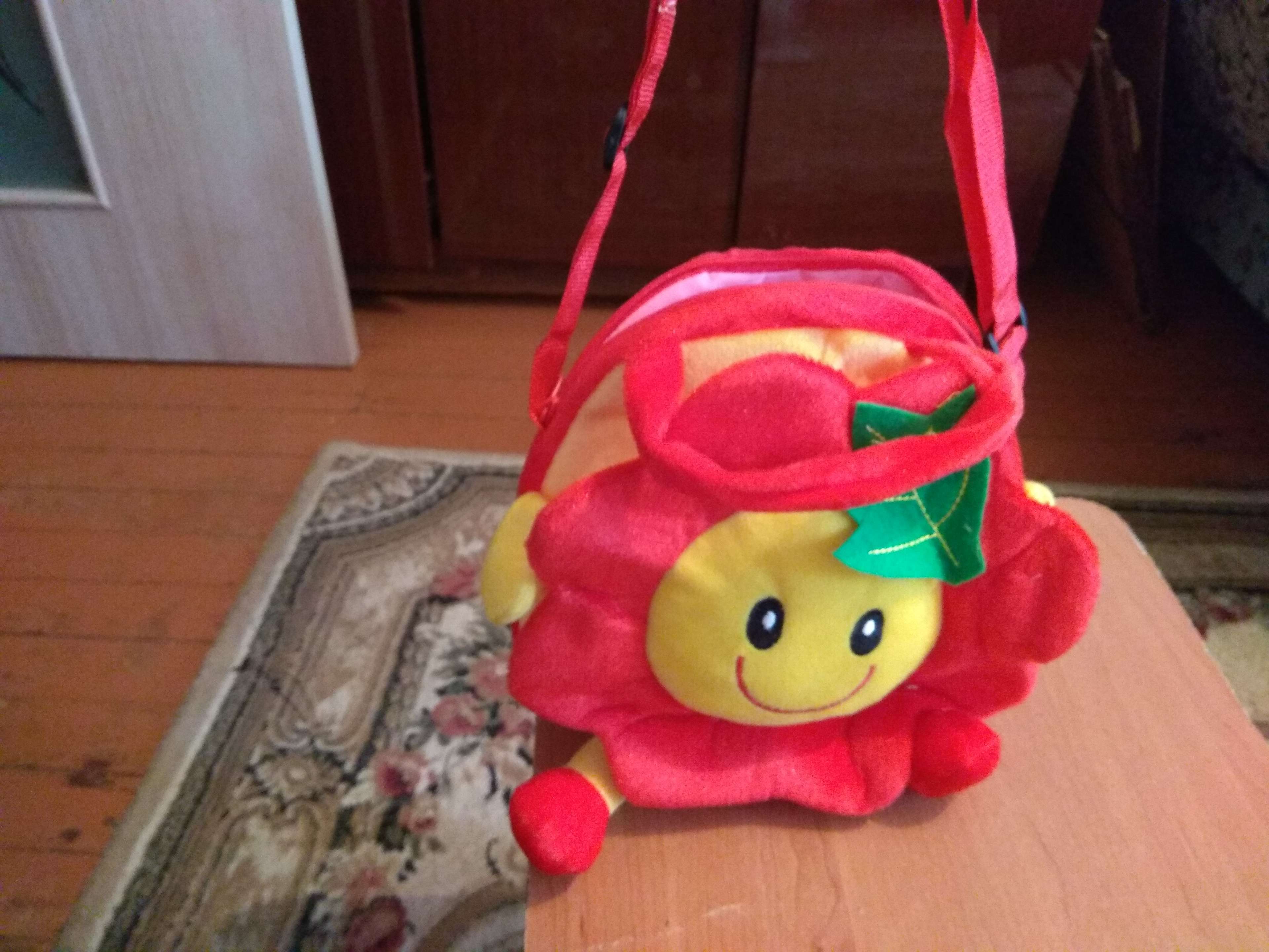 Фотография покупателя товара Мягкая сумочка «Цветочек», с листочком, красный цвет - Фото 4