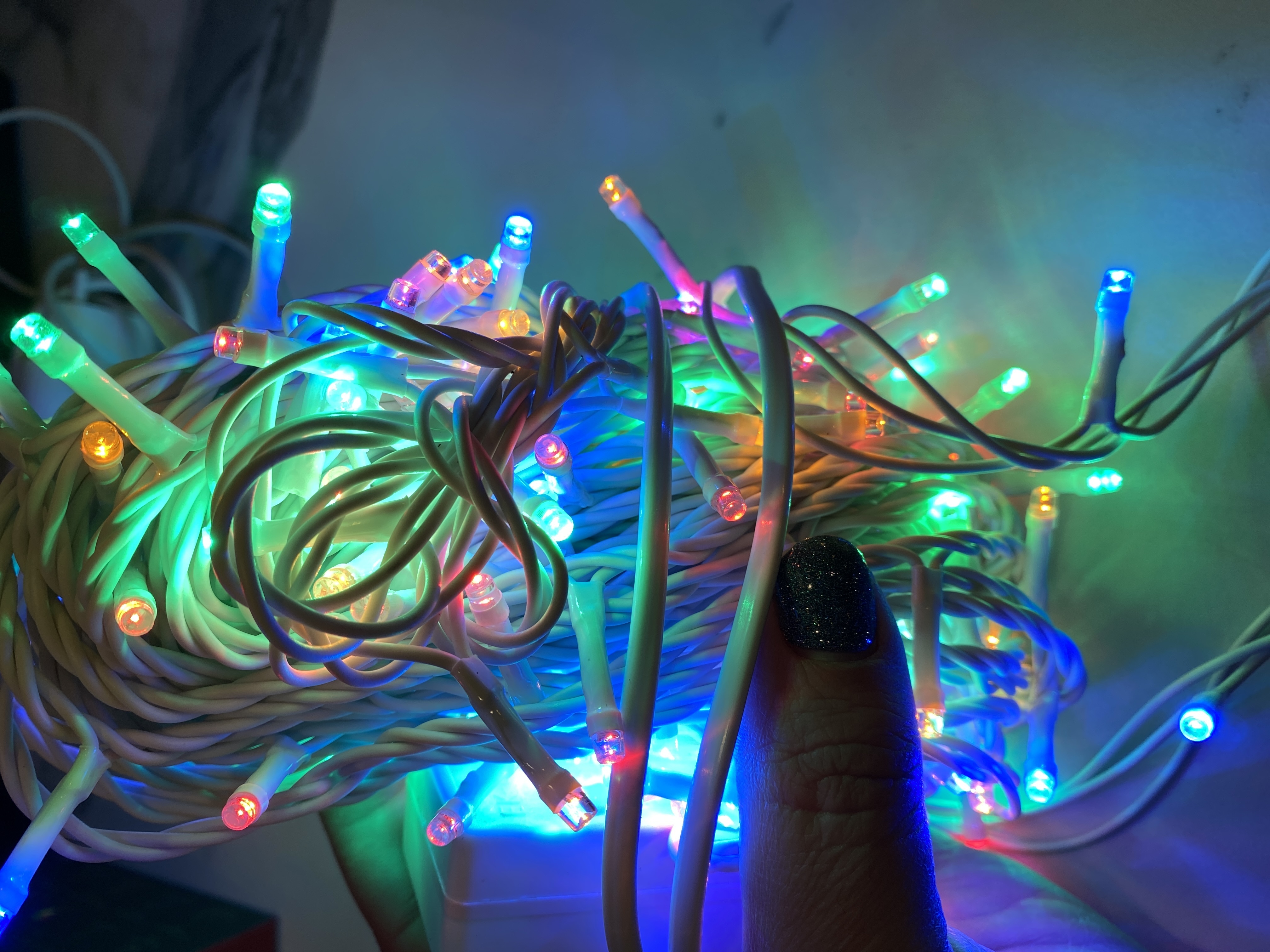 Фотография покупателя товара Гирлянда «Нить» 20 м, IP44, тёмная нить, 200 LED, свечение фиолетовое, 8 режимов, 220 В - Фото 4