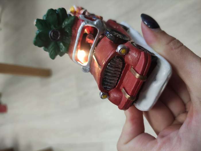 Фотография покупателя товара Светодиодная фигура «Автомобиль с ёлкой», керамика, батарейки AG10х3, свечение тёплое белое - Фото 8