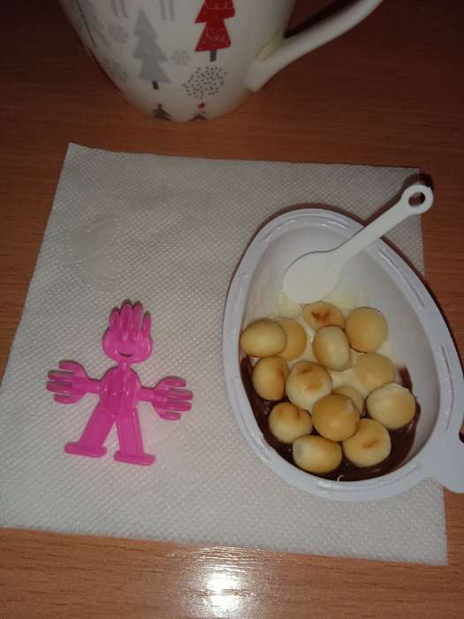 Фотография покупателя товара Печенье «Шокоприз» с шоколадной пастой и игрушкой, яйцо-сюрприз, для девочек, 15 г - Фото 5
