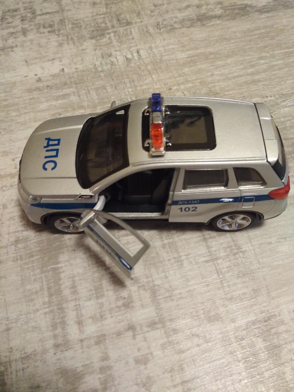 Фотография покупателя товара Машина металлическая «Suzuki Vitara полиция», 12 см, открываются двери и багажник, цвет серебристый - Фото 1