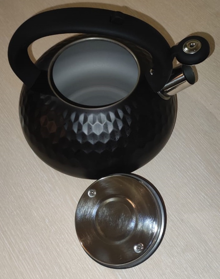 Фотография покупателя товара Чайник со свистком из нержавеющей стали Magistro Glow, 3 л, индукция, ручка soft-touch, цвет чёрный - Фото 3