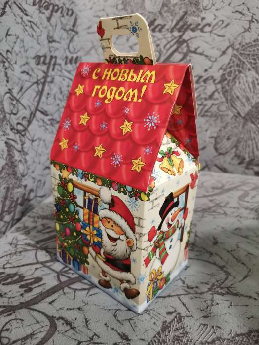 Фотография покупателя товара Коробка картонная "Веселый Дед Мороз", 9,1 х 7 х 15,7 см - Фото 4