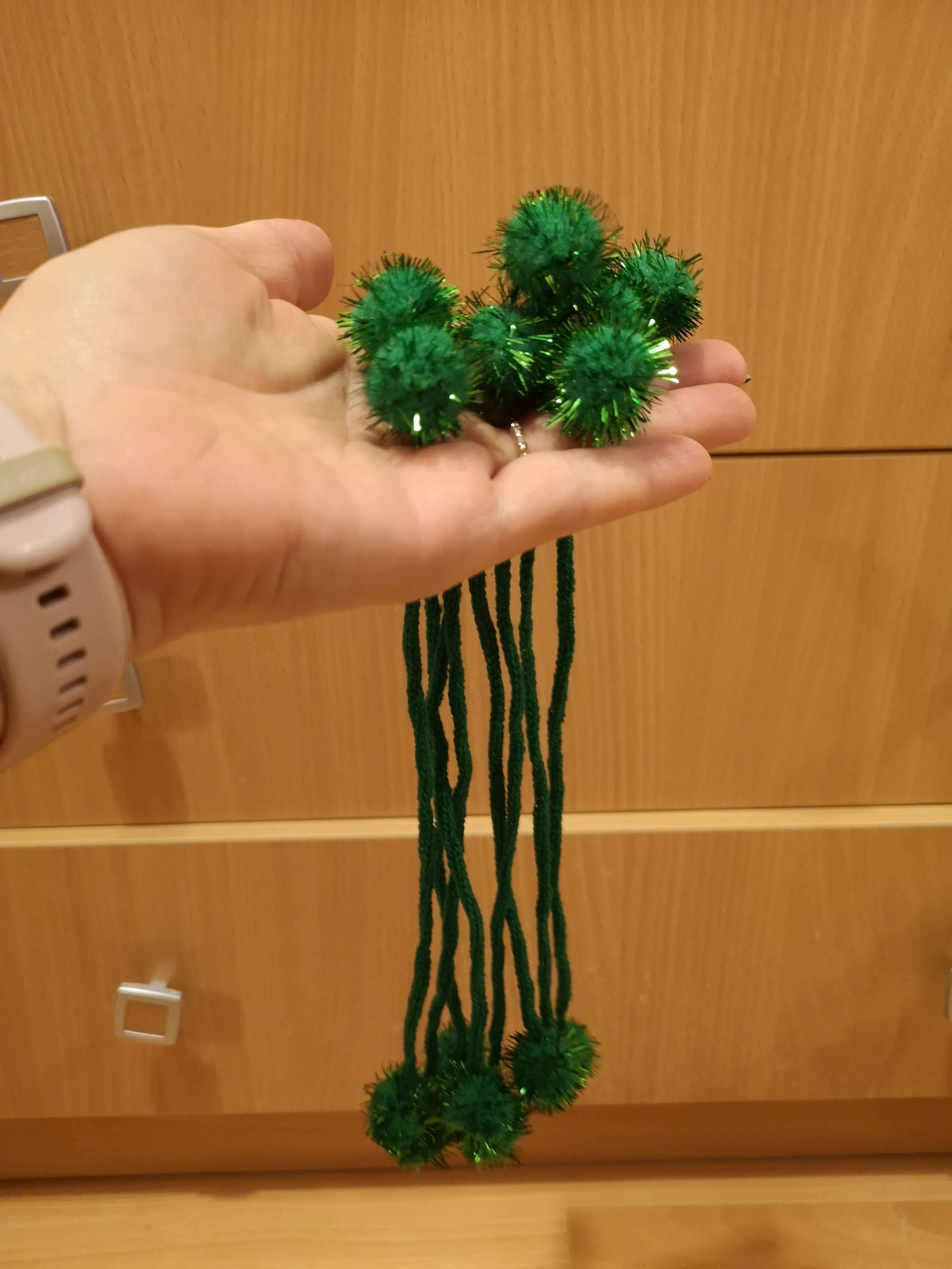 Фотография покупателя товара Декоративный элемент на верёвочке 2 шарика с блеском, d= 2 см, набор 8 шт., цвет зелёный - Фото 2