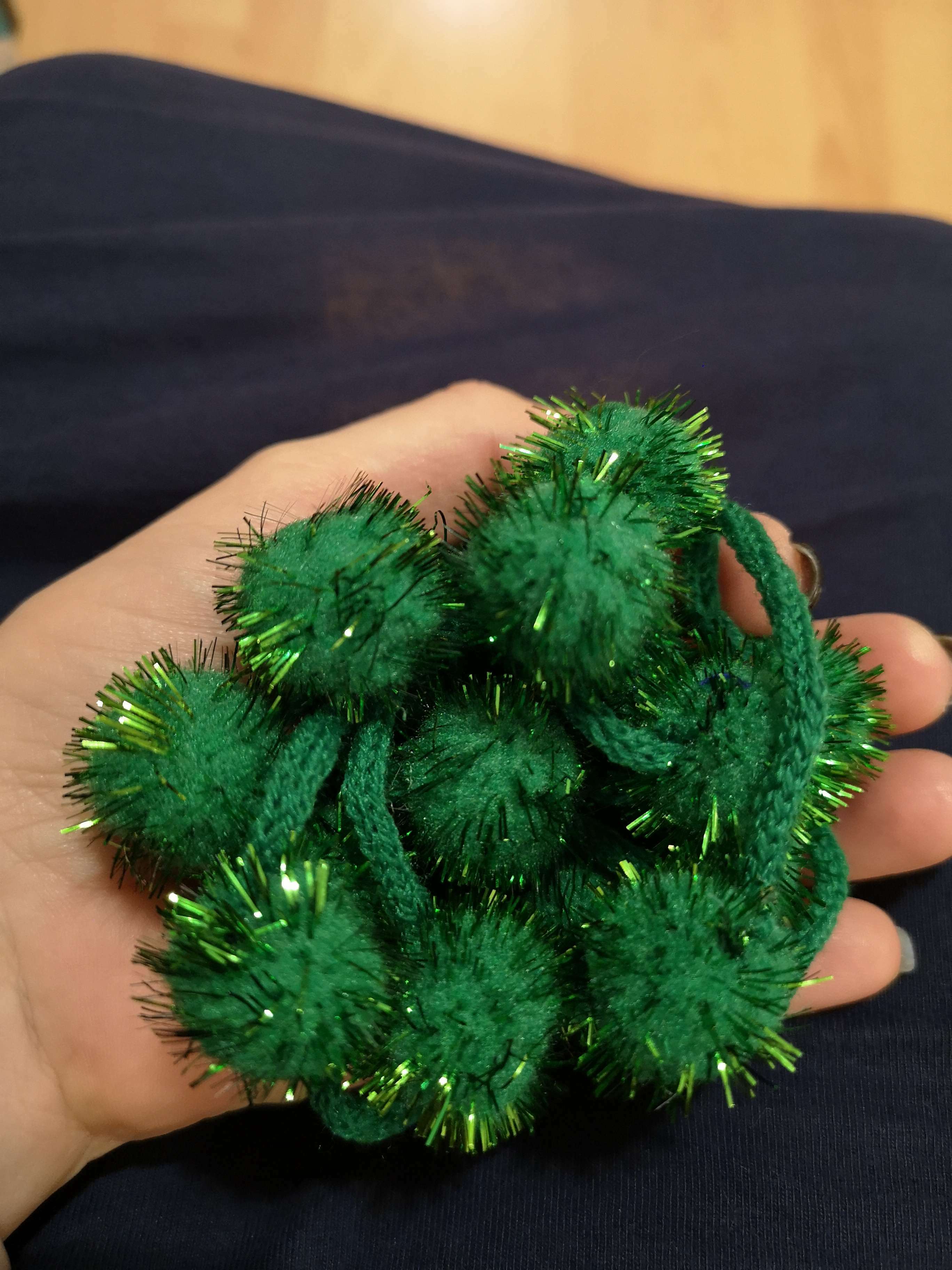 Фотография покупателя товара Декоративный элемент на верёвочке 2 шарика с блеском, d= 2 см, набор 8 шт., цвет зелёный - Фото 1