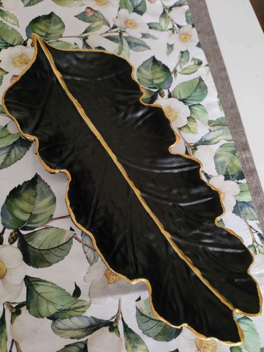 Фотография покупателя товара Блюдо для фруктов Доляна «Золотой лист», 38×15,5 см, цвет чёрный - Фото 7
