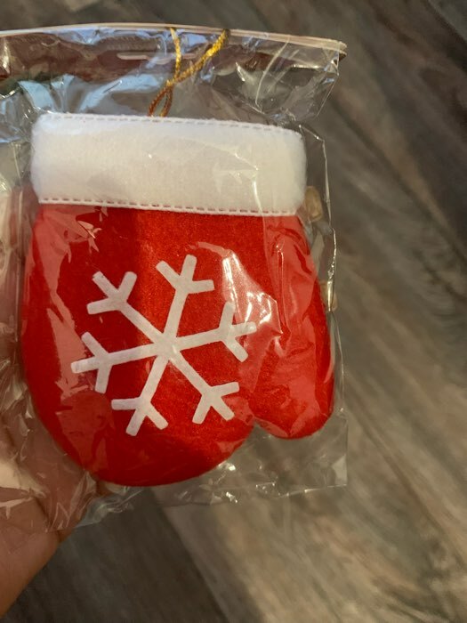 Фотография покупателя товара Мягкая подвеска "Варежка с белый снежинкой" 8х6 см, красный - Фото 2