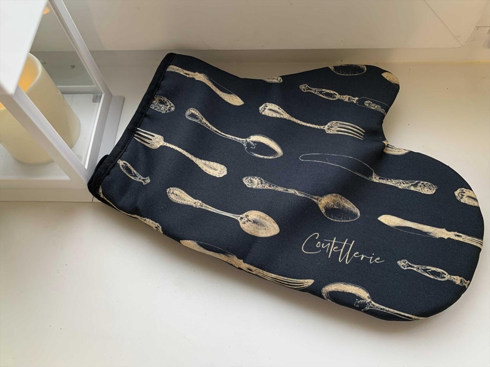 Фотография покупателя товара Варежка-прихватка «Доляна» Приборы 20×28 см, габардин, 35% хлопок, 65% п/э, ватин 250 г/м² - Фото 1