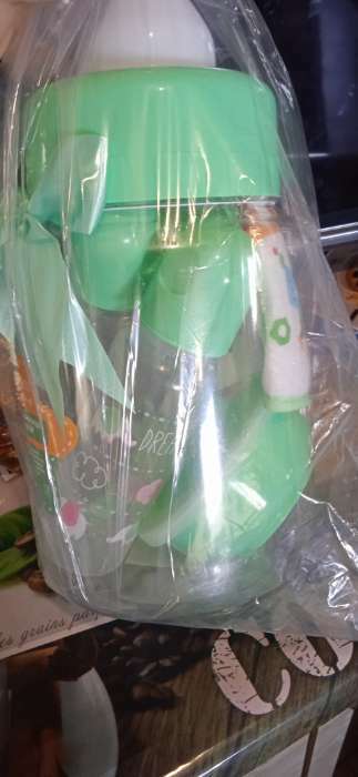 Фотография покупателя товара Набор детский «Первый подарок малышу», 10 предметов: бутылочки для кормления 150 и 250 мл, поильник, посуда, нагрудник, расчёска, щётка, цвет зелёный - Фото 3