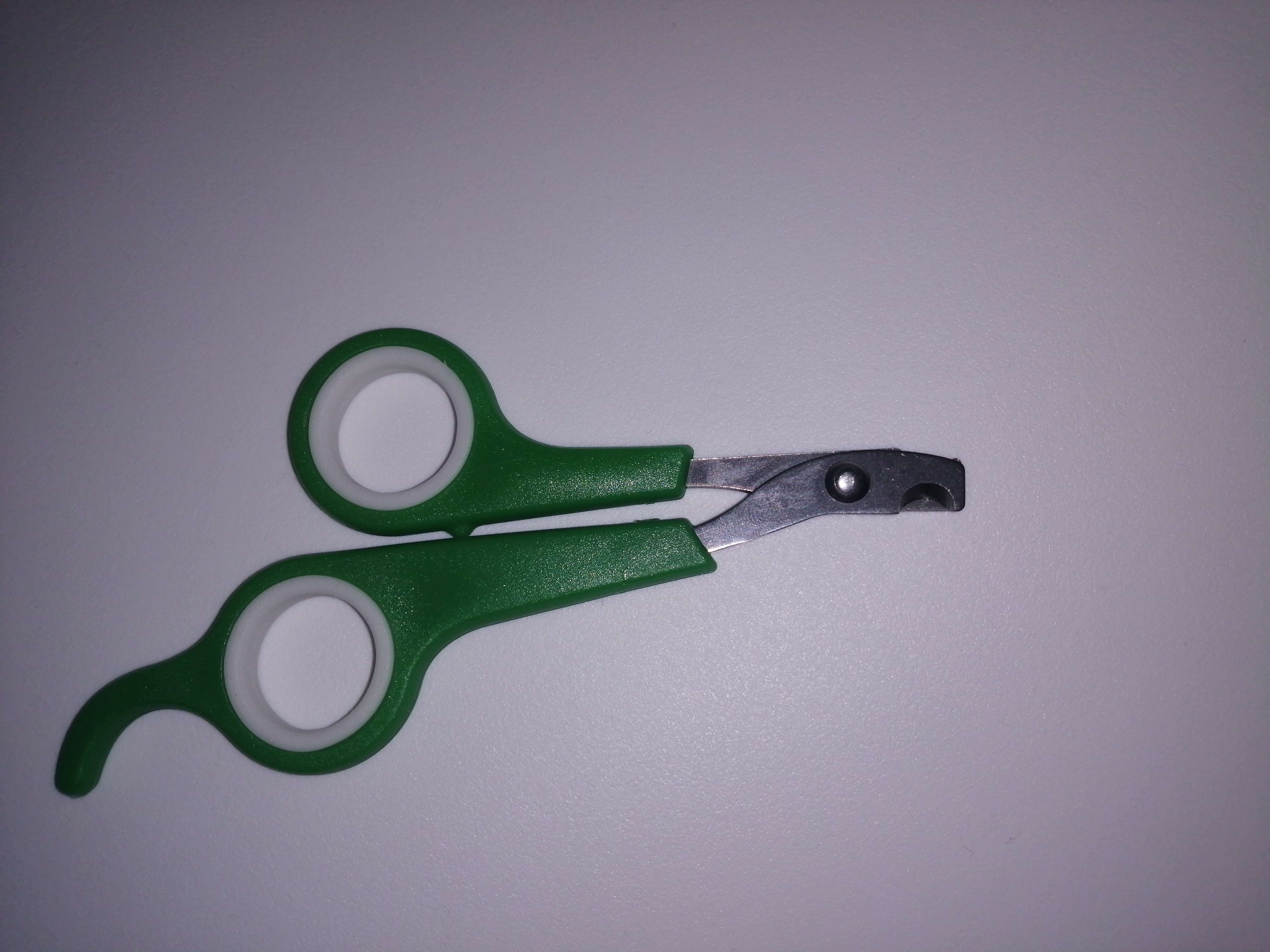 Фотография покупателя товара Ножницы-когтерезы с упором для пальца, отверстие 6 мм, зелёные с белым
