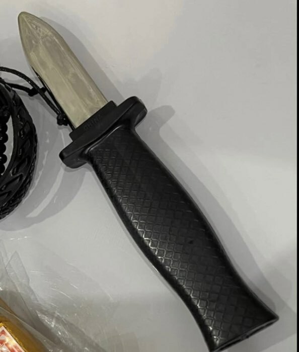 Фотография покупателя товара Прикол «Нож с скрывающимся лезвием», в пакете - Фото 1