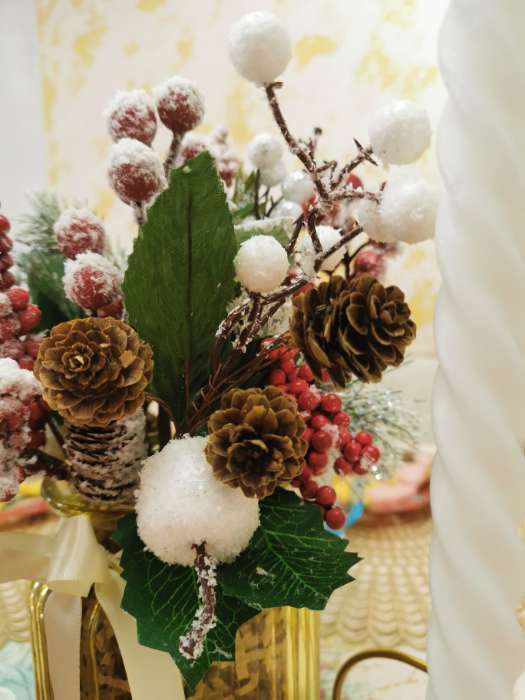 Фотография покупателя товара Декор "Зимнее очарование" белые ягоды шишки, 24 см - Фото 2