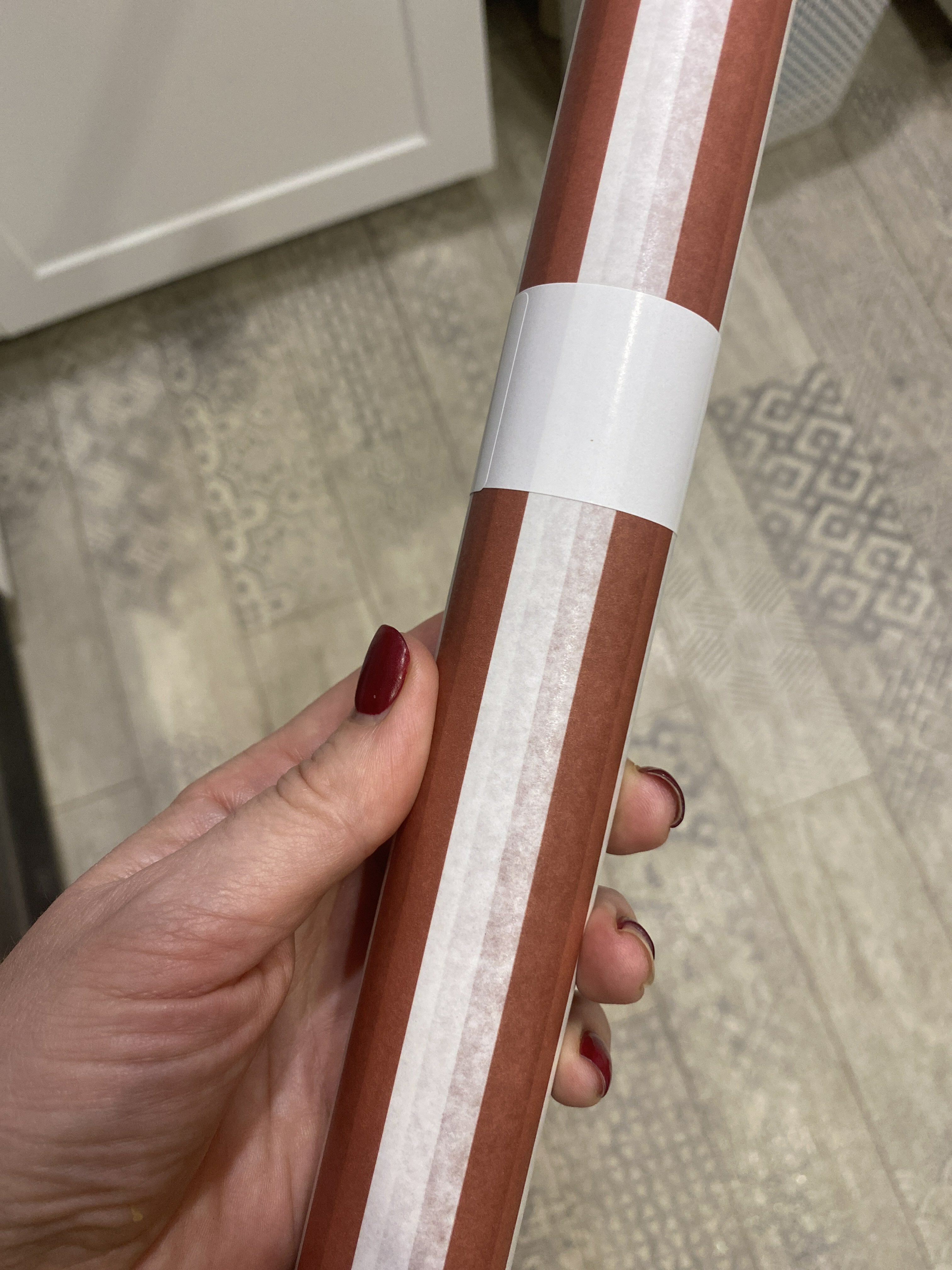 Фотография покупателя товара Бумага силиконизированная «Полоски», бордовые, для выпечки, 0,38 х 5 м