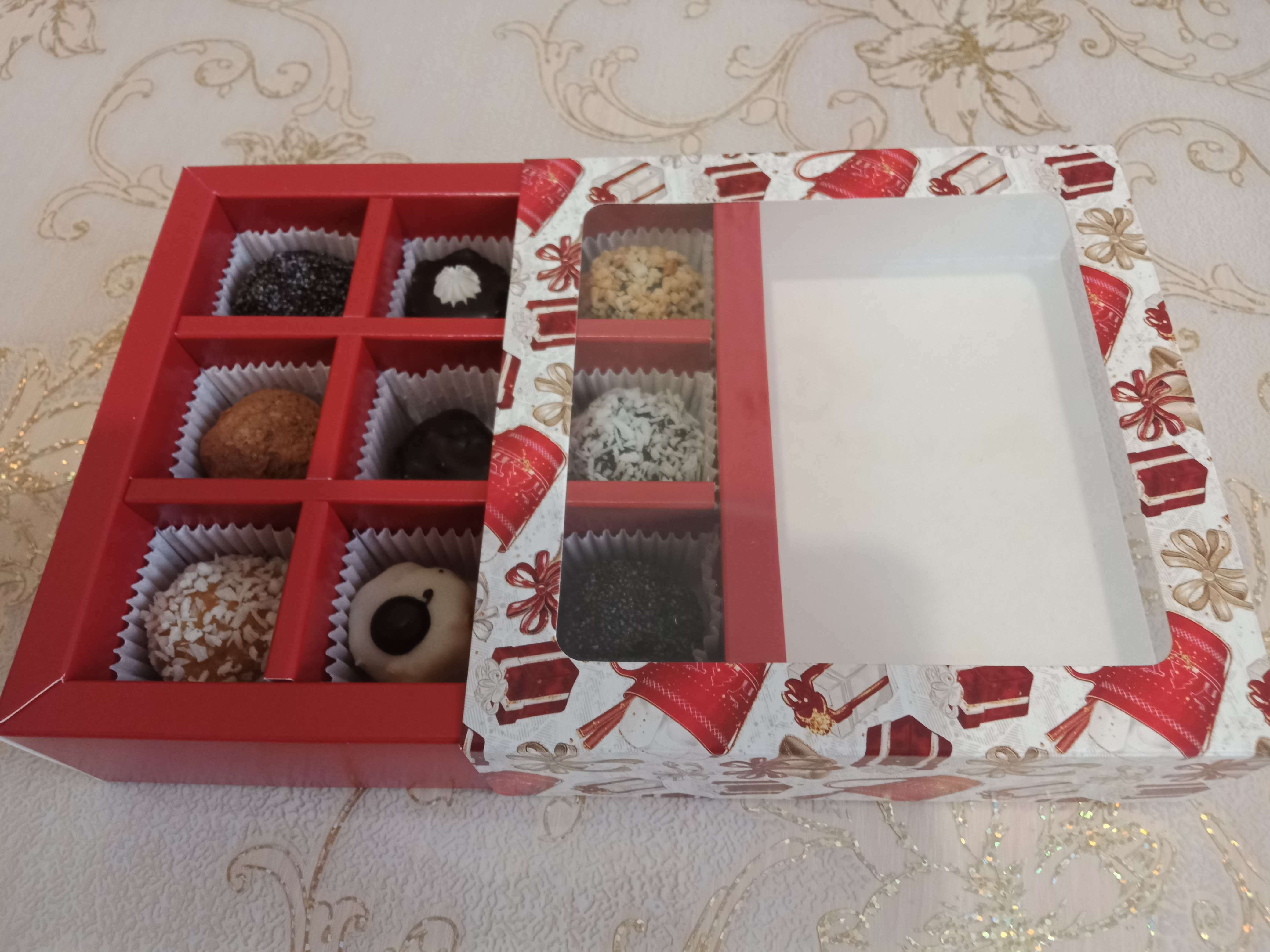 Фотография покупателя товара Коробка под 9 конфет с ячейками новогодняя «Ёлочка, гори!», 13.5×13.5×3.5 см - Фото 6