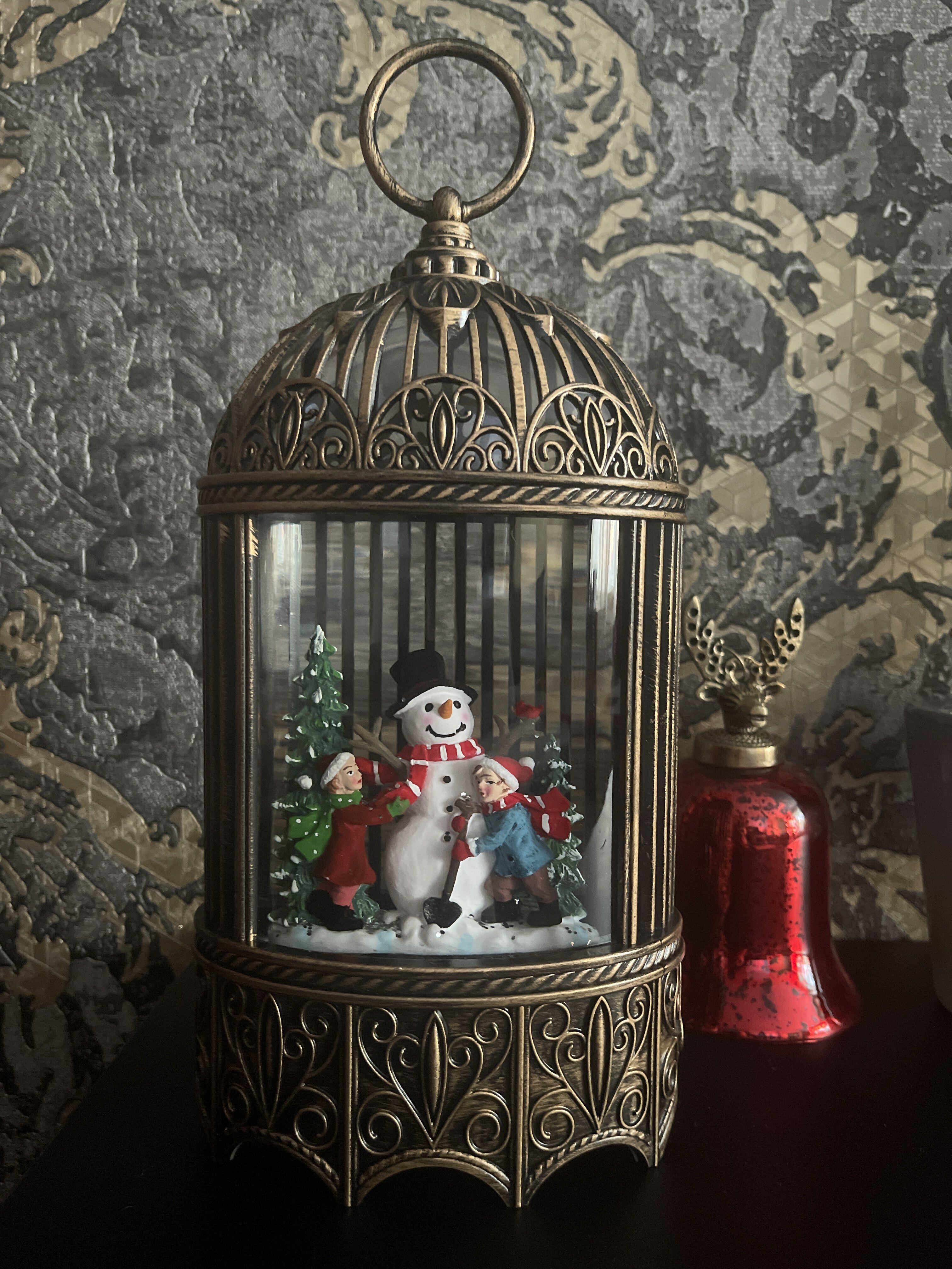 Фотография покупателя товара Светодиодная фигура «Фонарь с детьми и снеговиком» 13 × 25.5 × 8 см, пластик, батарейки ААх3 (не в комплекте), USB, свечение тёплое белое - Фото 1