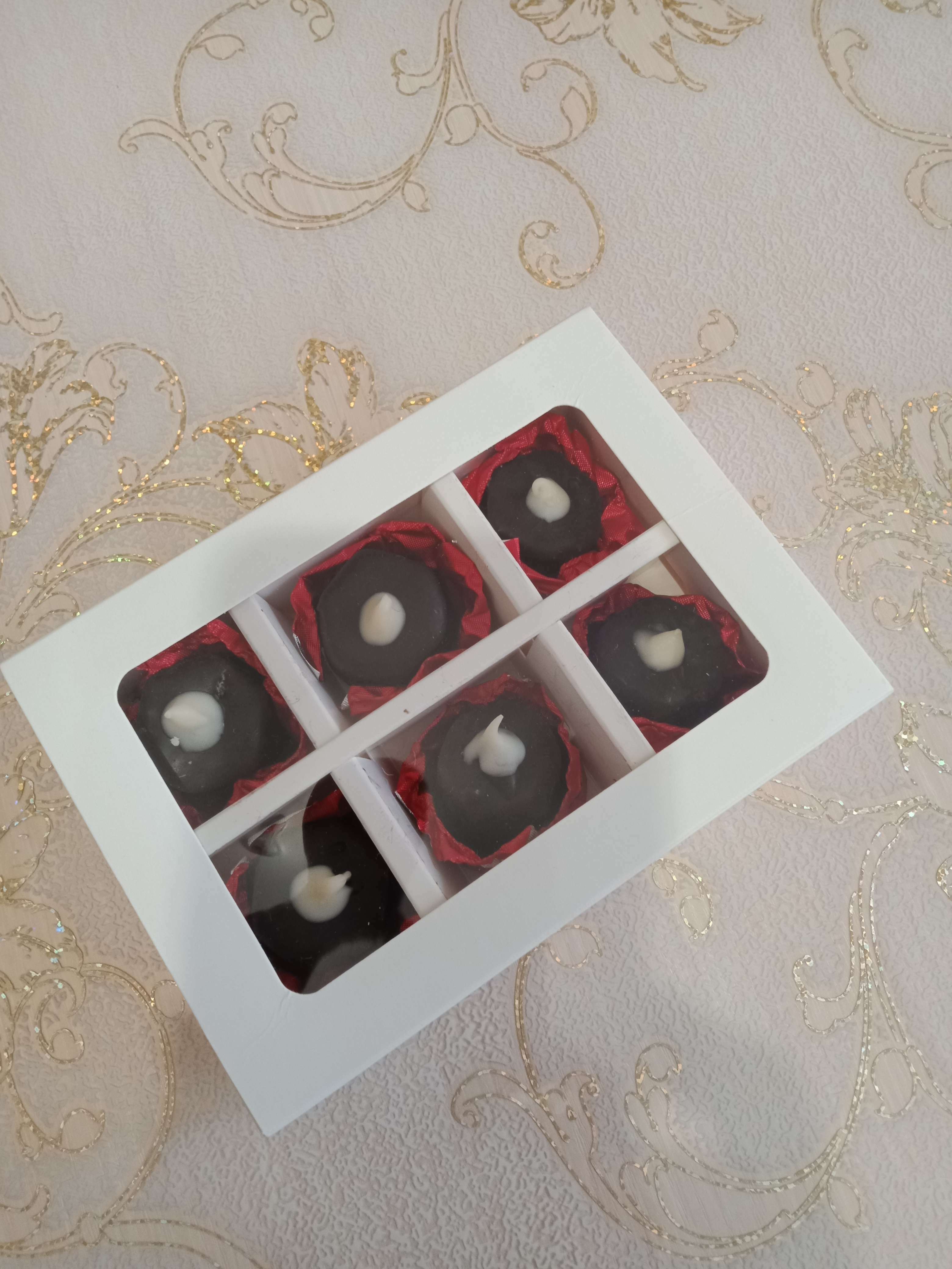 Фотография покупателя товара Коробка под 6 конфет с окном, белая, 13,7 х 9,85 х 3,85 см - Фото 5