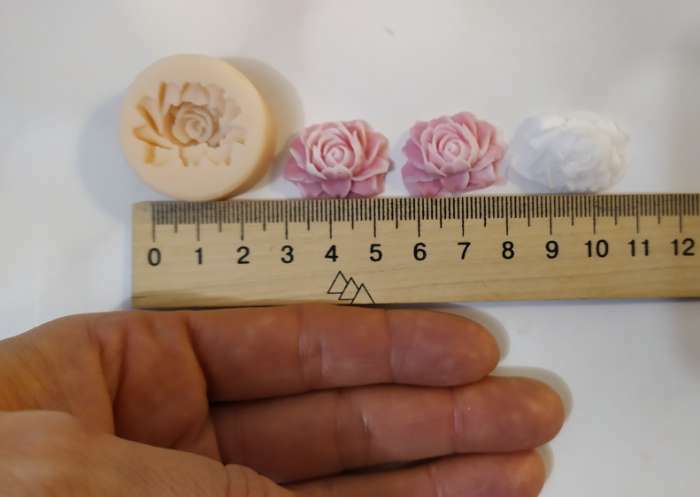 Фотография покупателя товара Молд силикон "Цветок махровый" 2х1,5 см МИКС