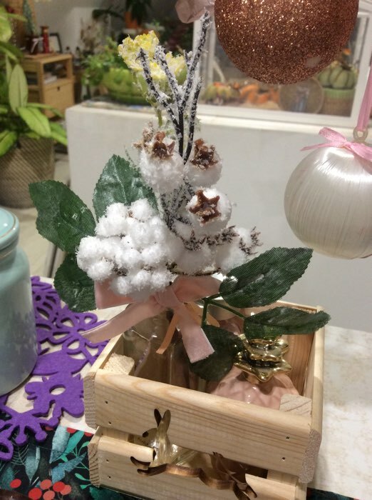 Фотография покупателя товара Декор "Зимняя магия" белые ягоды листья иней, 20 см - Фото 1