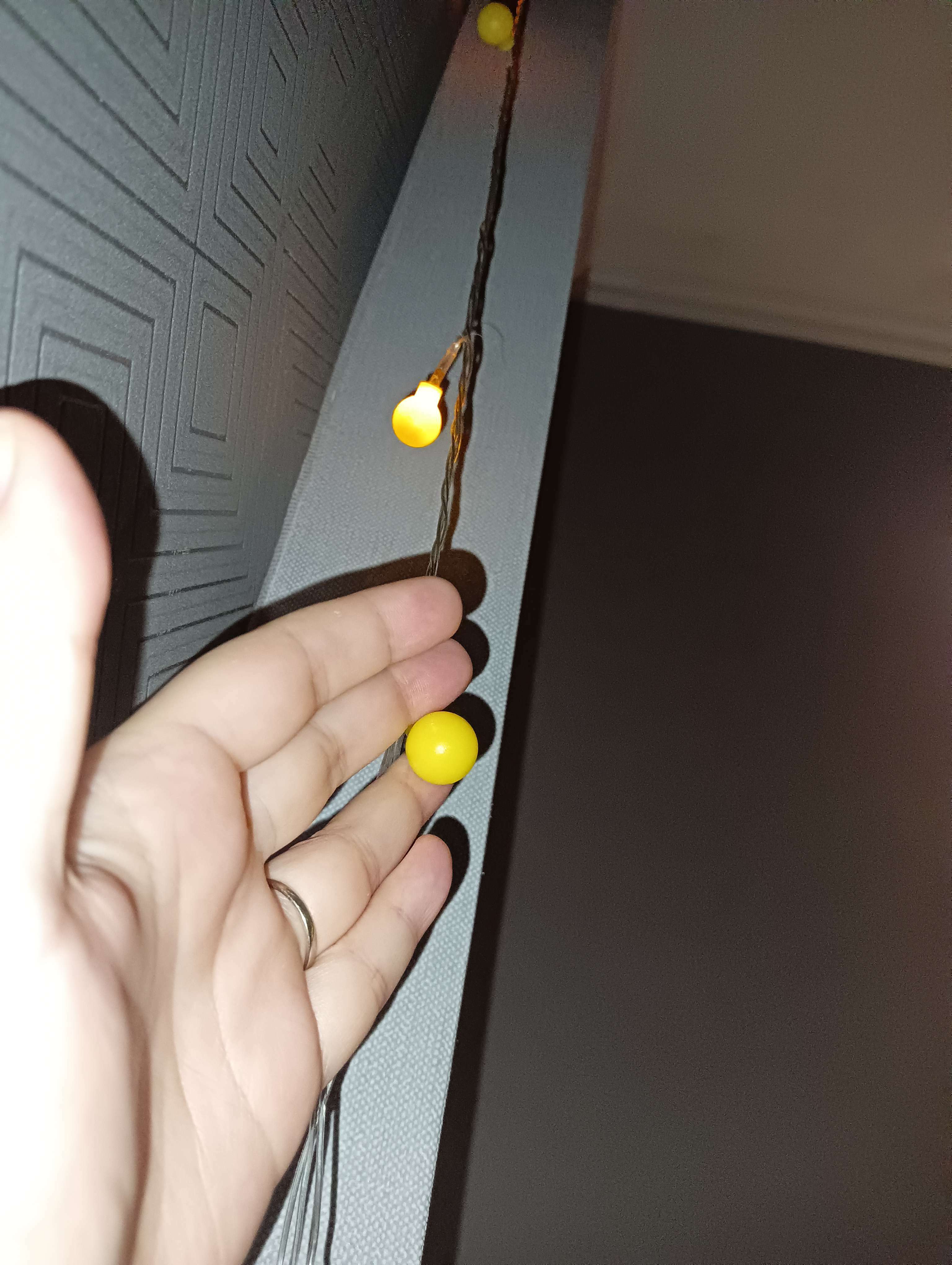 Фотография покупателя товара Гирлянда «Нить» 5 м с насадками «Шарики жёлтые», IP20, прозрачная нить, 30 LED, свечение жёлтое, 8 режимов, 220 В