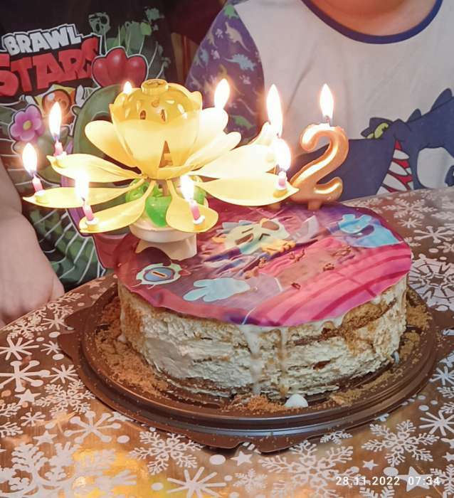Фотография покупателя товара Свеча для торта музыкальная "Тюльпан", крутящаяся, жёлтая, 14,5×6 см
