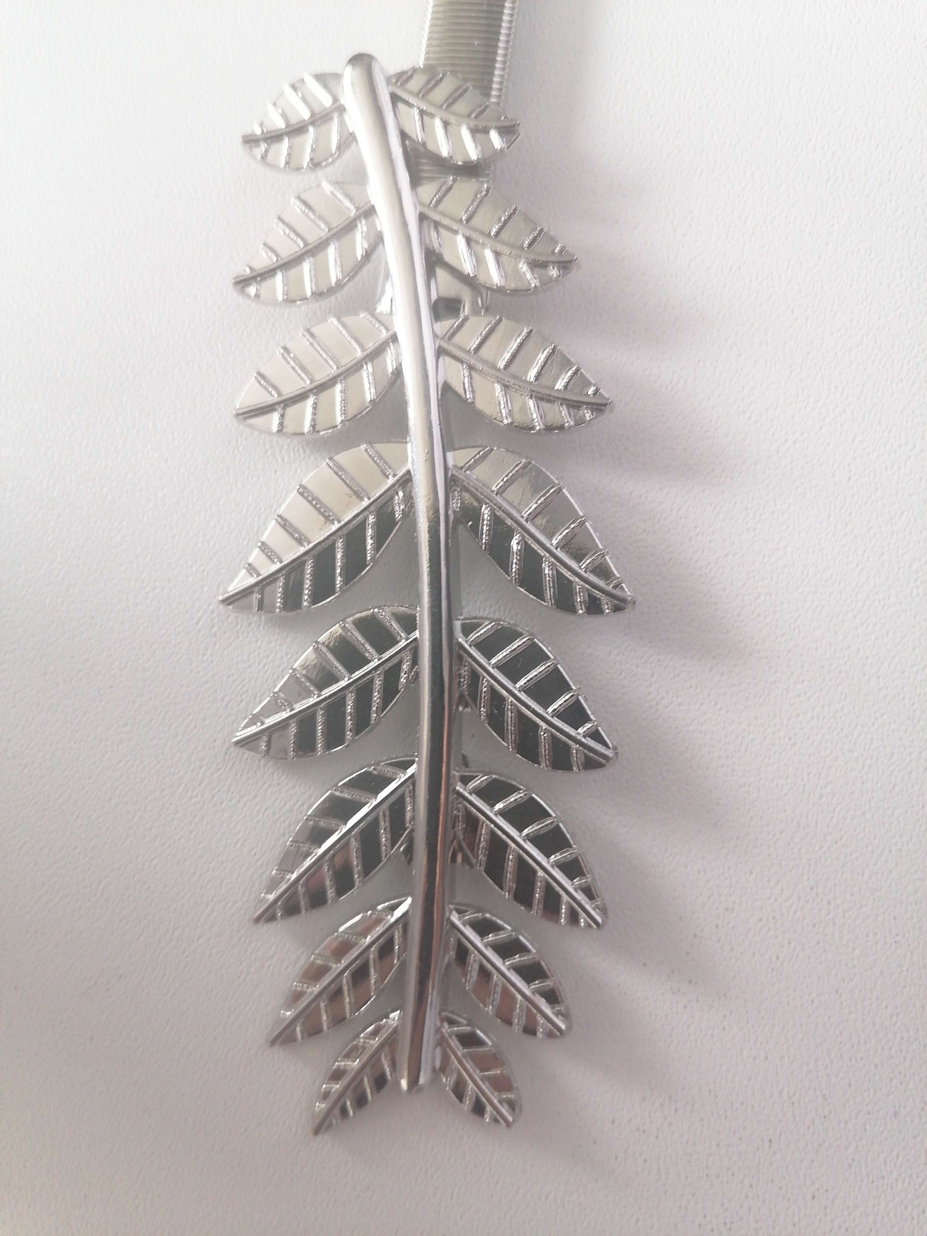 Фотография покупателя товара Подхват для штор «Ветка», 10 × 4 см, 32 см, цвет серебряный - Фото 4