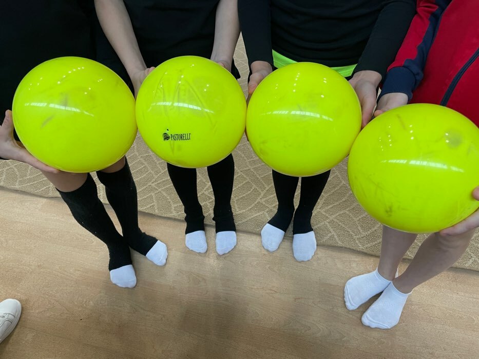 Фотография покупателя товара Мяч для художественной гимнастики Pastorelli New Generation FIG, d=18 см, цвет жёлтый - Фото 6