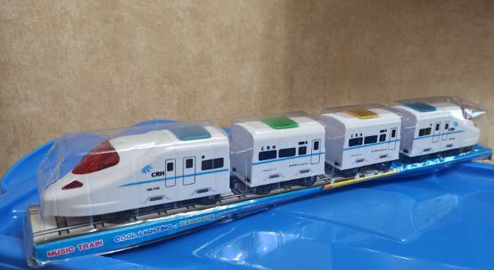 Фотография покупателя товара Поезд «Скорость», работает от батареек, световые и звуковые эффекты - Фото 1