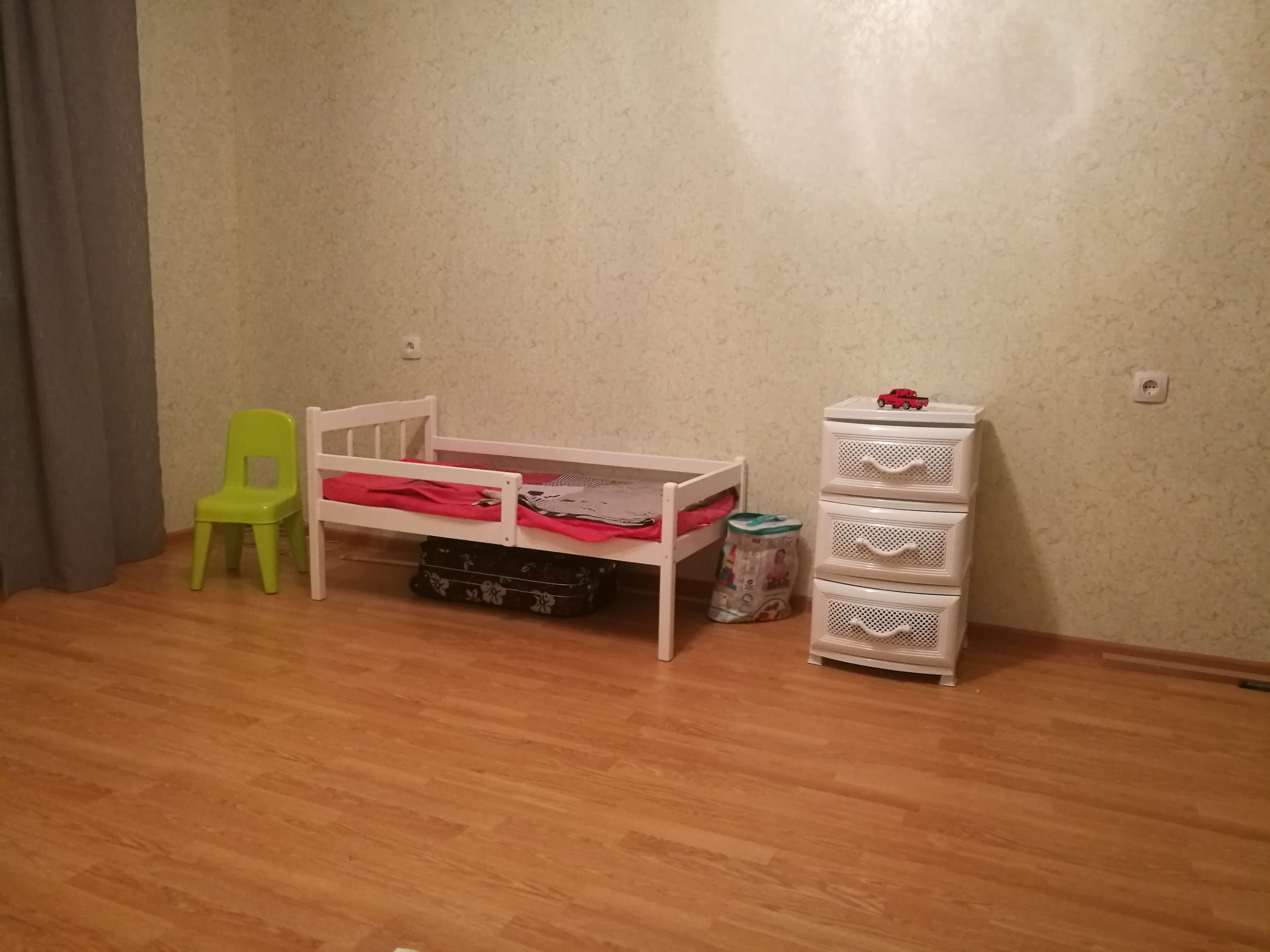Фотография покупателя товара Детская кроватка «Стандарт» из массива, с бортиком, цвет белый - Фото 7