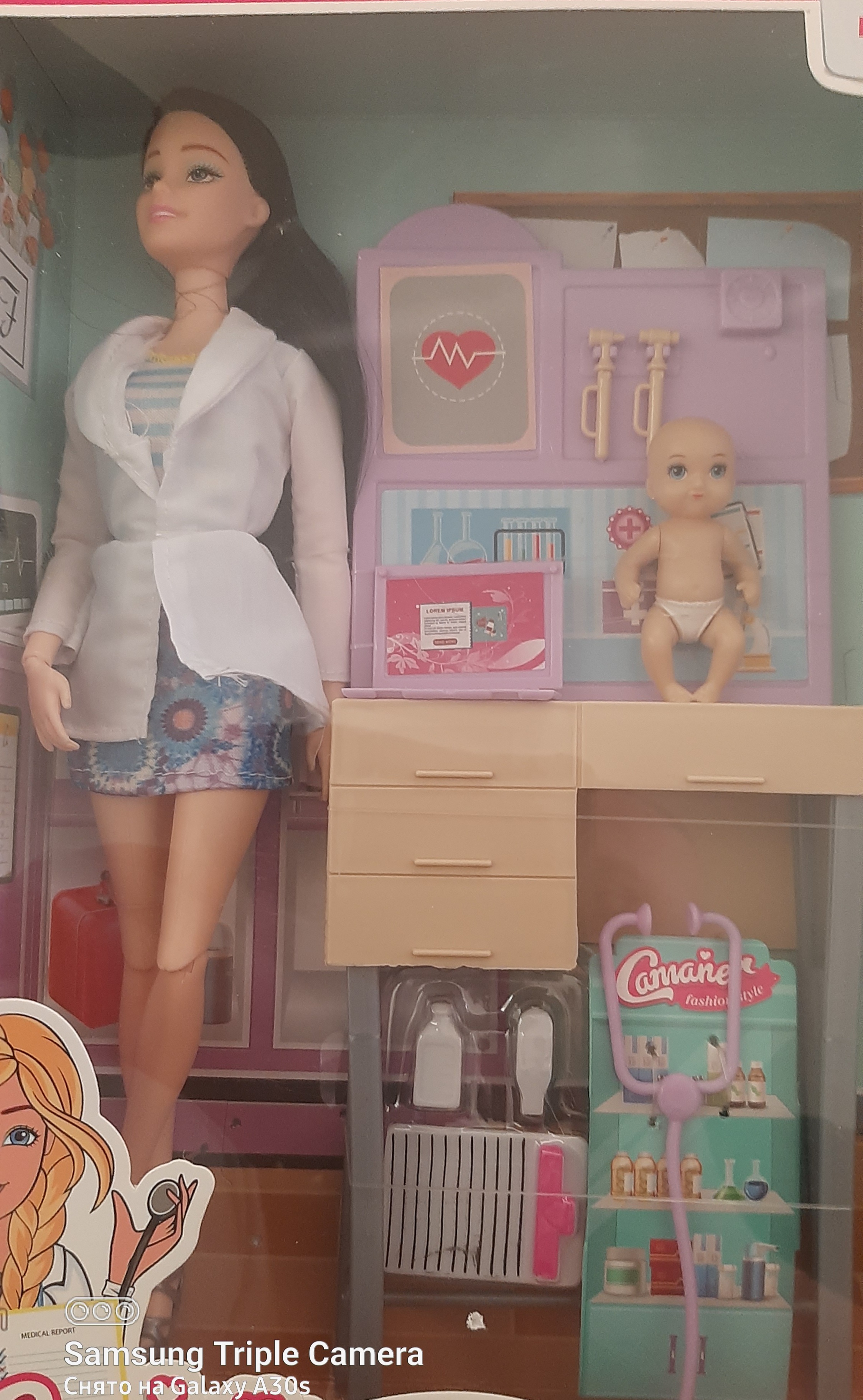 Фотография покупателя товара Кукла-модель шарнирная «Доктор Лиза» с малышом, мебелью и аксессуарами, в халате - Фото 3