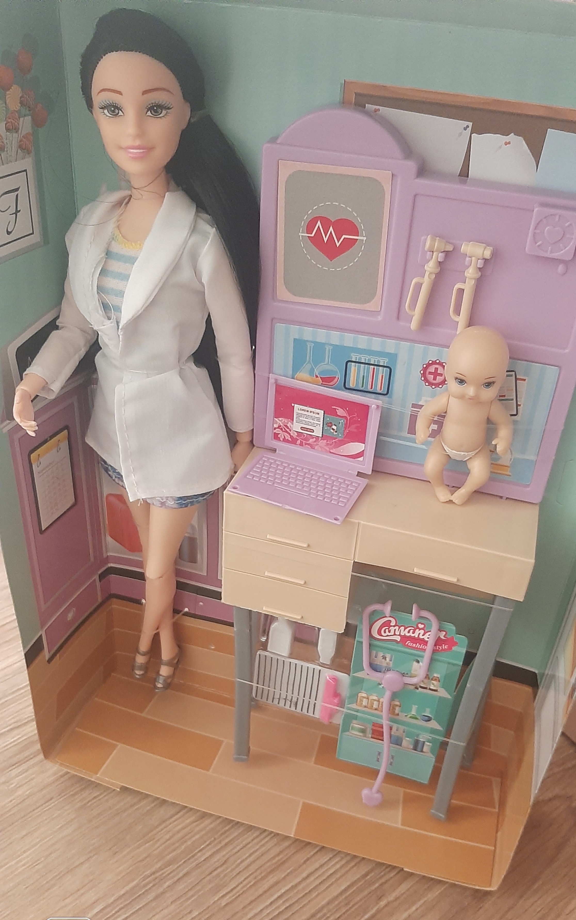 Фотография покупателя товара Кукла-модель шарнирная «Доктор Лиза» с малышом, мебелью и аксессуарами, в халате - Фото 1