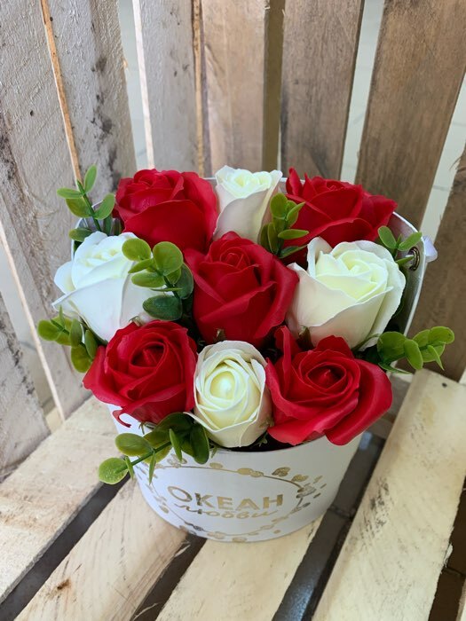 Фотография покупателя товара Переноска для цветов, ваза Овал с тиснением "Океан любви", белая 12,5 х 13,5 х 18 см - Фото 1