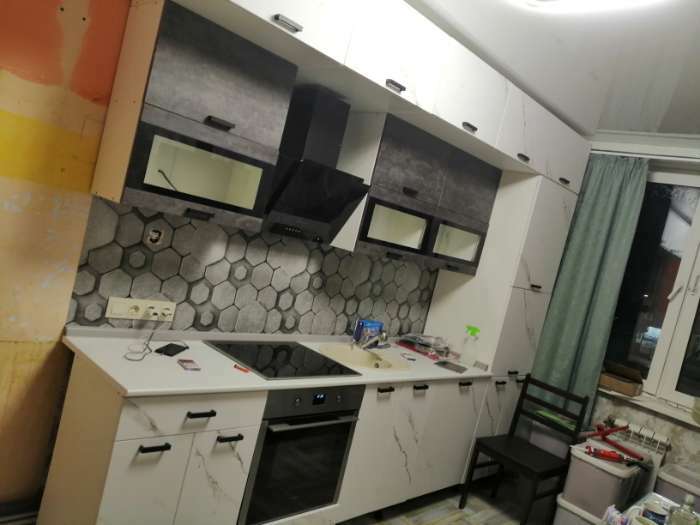 Фотография покупателя товара Кухня трехуровневая под потолок 3000 Техно, Мрамор белый/Бетон графит - Фото 10