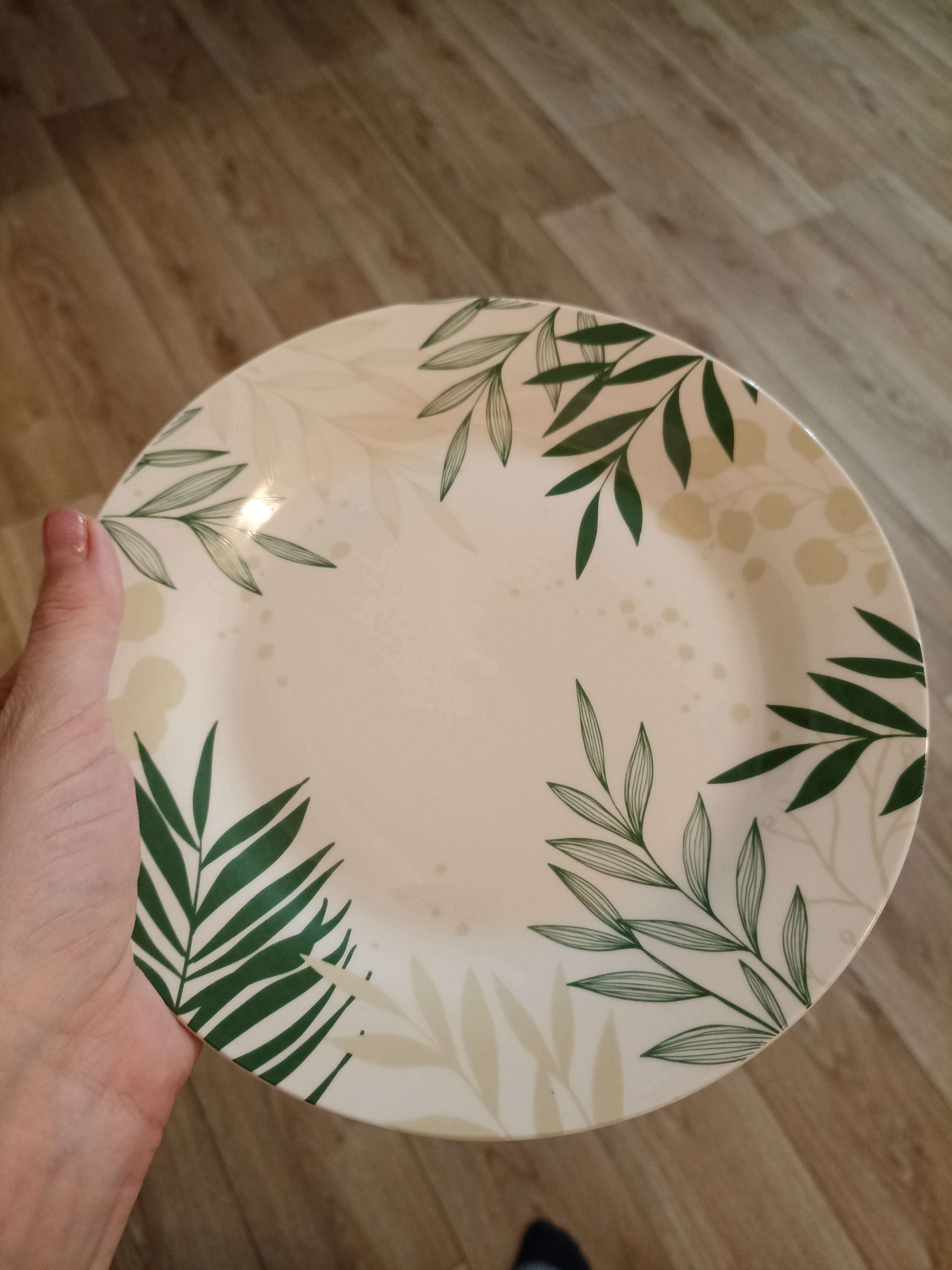 Фотография покупателя товара Тарелка керамическая «Листья», 20 см, цвет белый