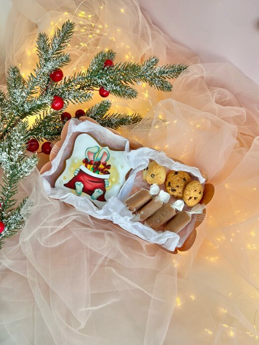 Фотография покупателя товара Декор "Зимние мечты" ягоды на снежной ели, 50 см - Фото 16