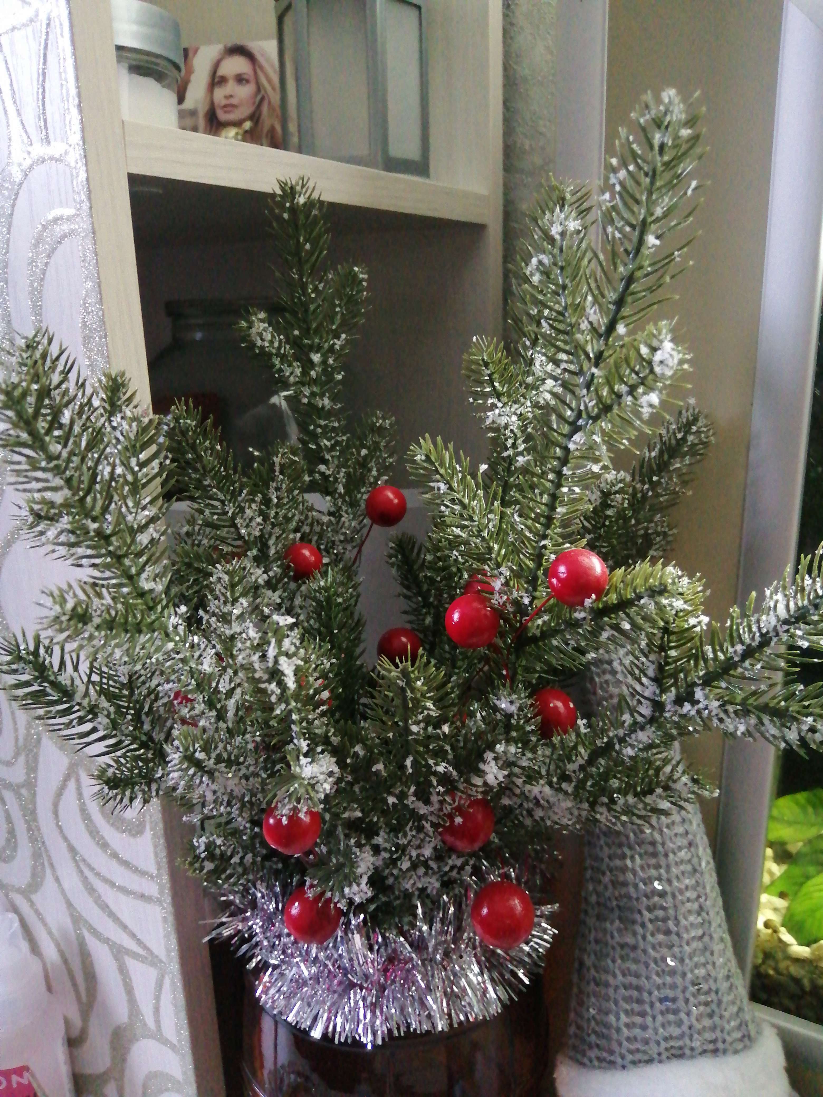 Фотография покупателя товара Декор "Зимние мечты" ягоды на снежной ели, 50 см - Фото 29