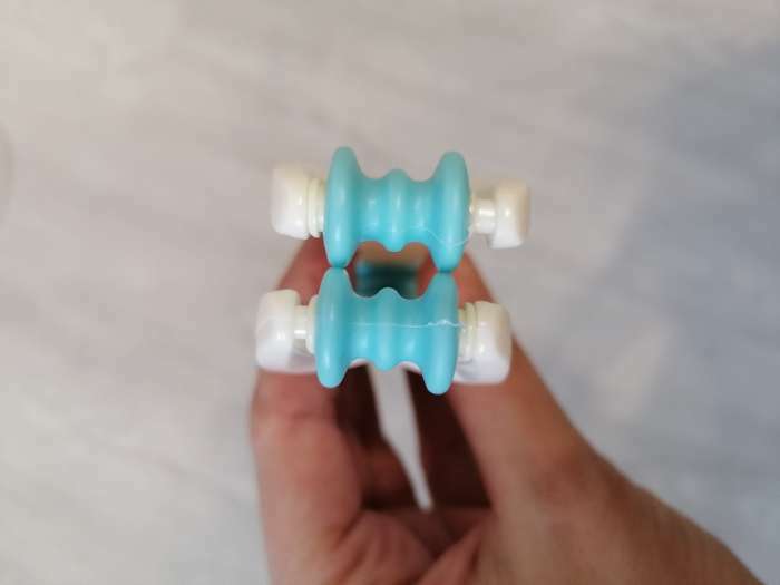 Фотография покупателя товара Массажёр для пальцев рук, двусторонний, с магнитом, 16,5 × 3,5 × 3,5см, цвет МИКС - Фото 2