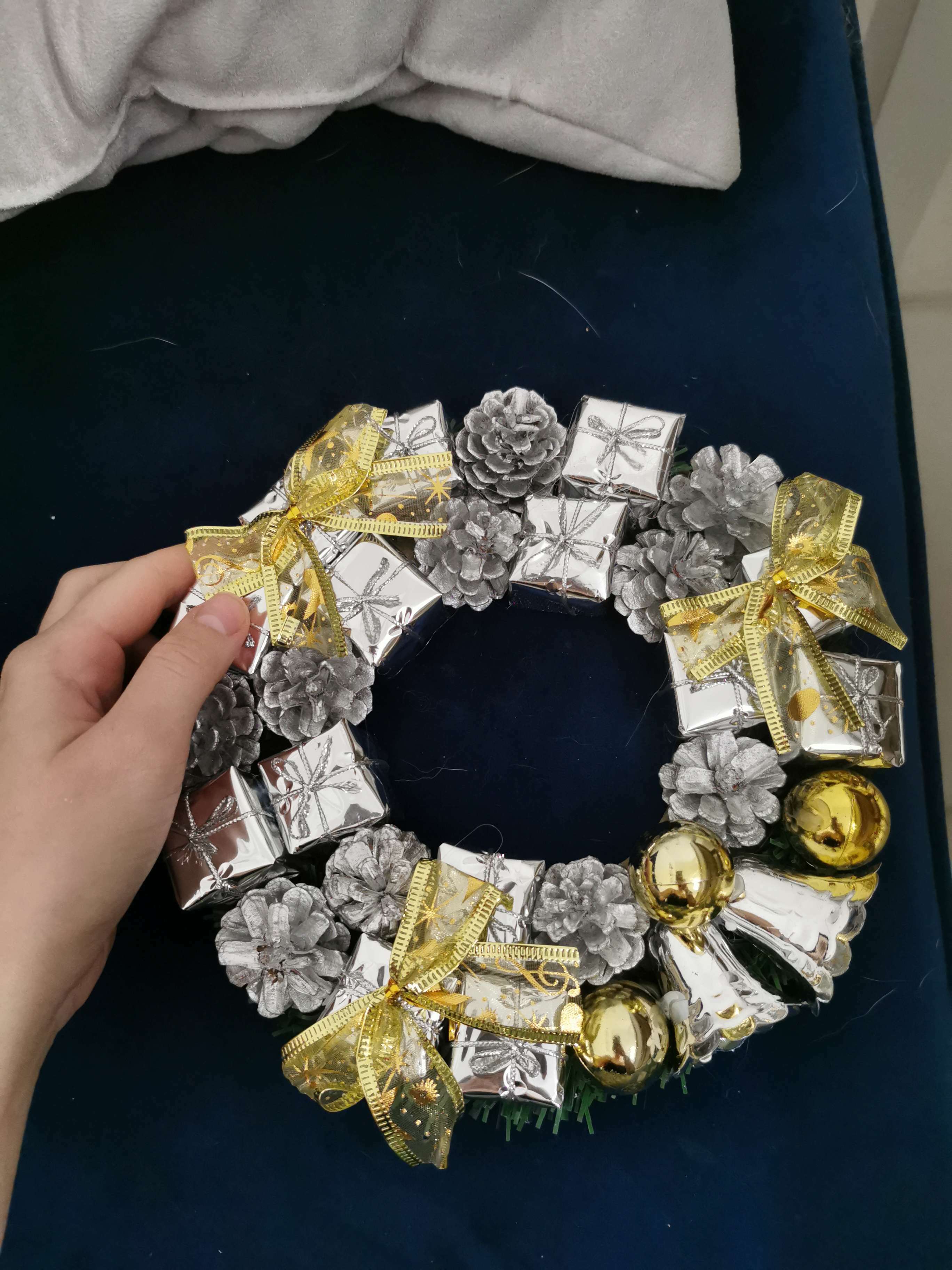 Фотография покупателя товара Венок новогодний d-22 см "Серебряные подарки и колокольчики"