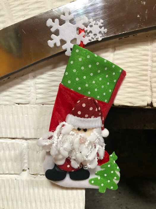 Фотография покупателя товара Носок для подарков "Дед Мороз с ёлочкой" 19х26 см, красно-зелёный - Фото 2