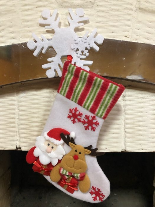 Фотография покупателя товара Носок для подарков "Дед Мороз у ёлочки" 26х18 см, красный - Фото 2