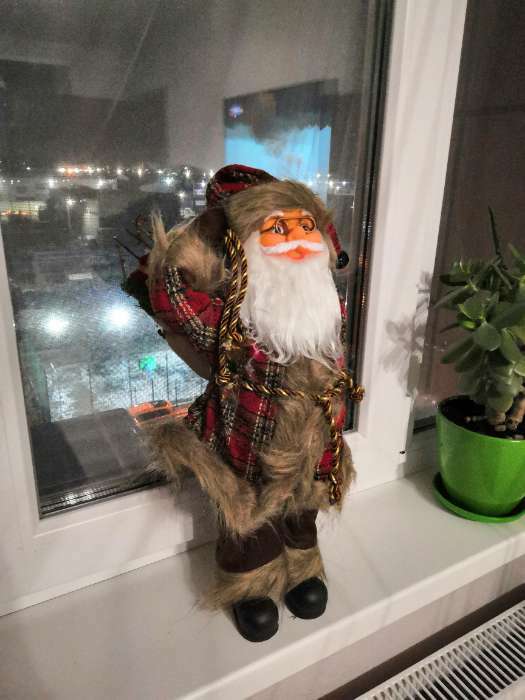 Фотография покупателя товара Дед Мороз под ёлку «Зимнее волшебство. Новогодняя игрушка в с фонариком и веточками», 45 см - Фото 3