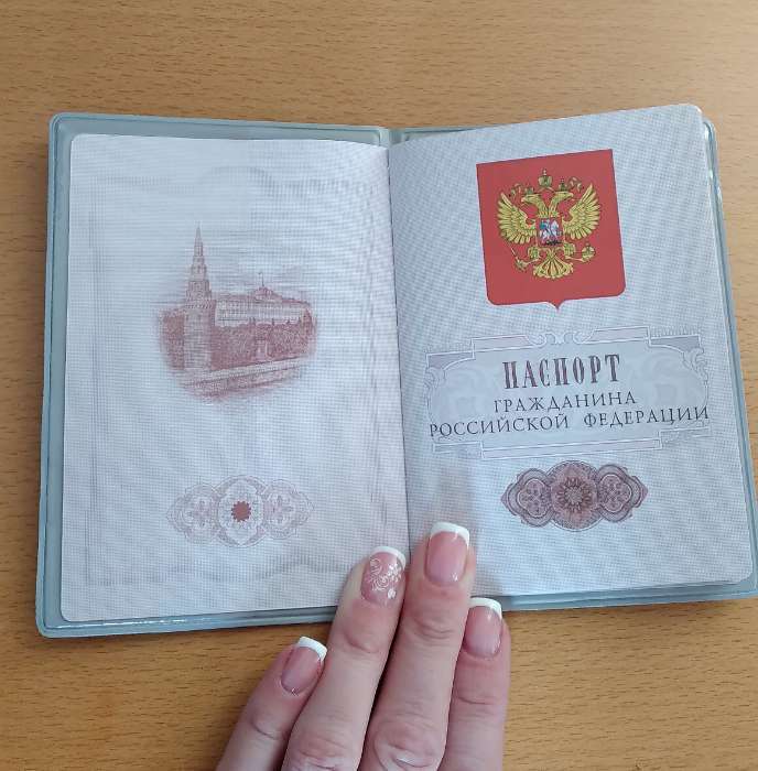 Фотография покупателя товара Обложка для паспорта "Россия, герб", цвет зелёный - Фото 2