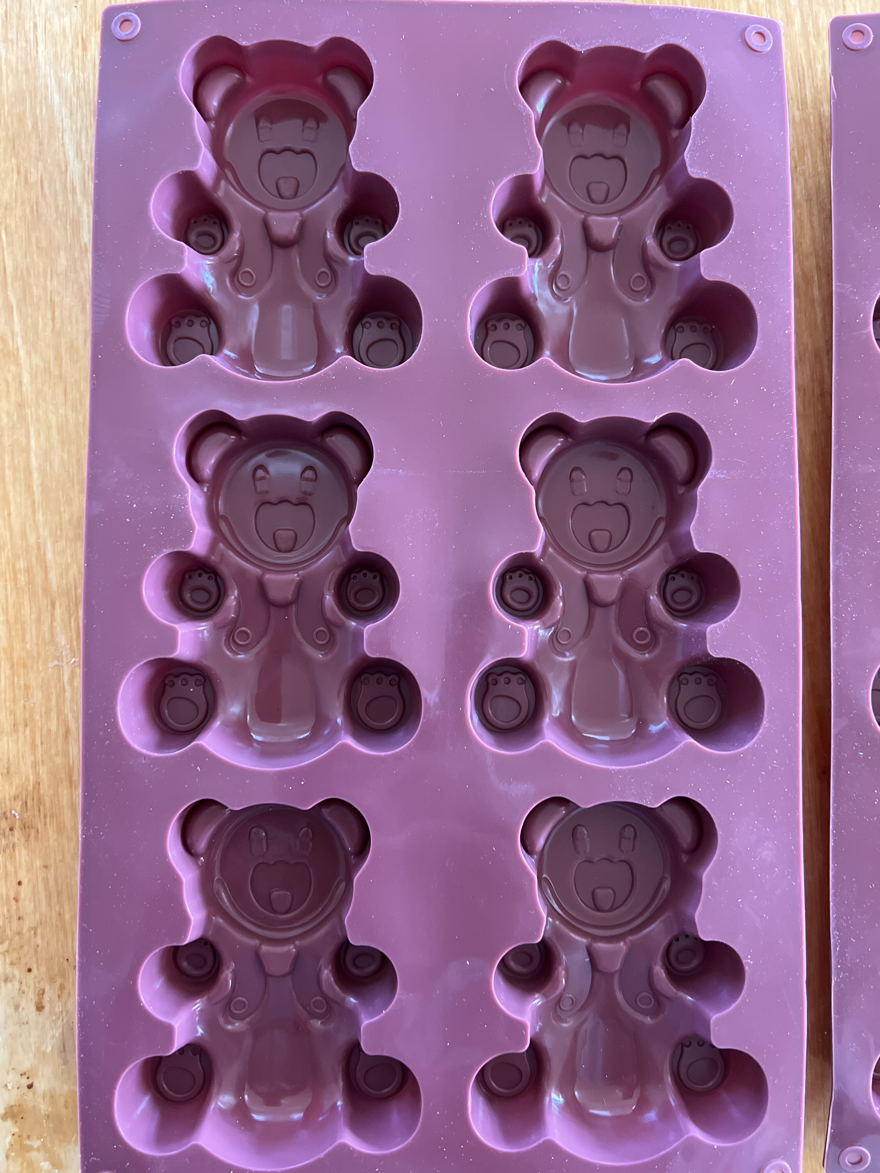 Фотография покупателя товара Форма для выпечки Доляна «Животные. Мишка», силикон, 28,5×17 см, 6 ячеек (8,5×7 см), цвет оранжевый
