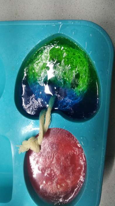 Фотография покупателя товара Форма силиконовая для выпечки «Фигуры и сердце», 16×17 см, 4 ячейки (7×7 см), цвет МИКС - Фото 2