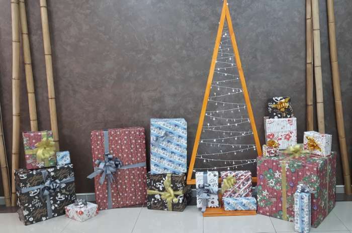 Фотография покупателя товара Бумага упаковочная глянцевая "Рождественская гирлянда", 70 х 100 см,1 лист