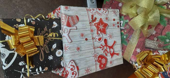 Фотография покупателя товара Бумага упаковочная глянцевая "Рождественская гирлянда", 70 х 100 см,1 лист - Фото 1